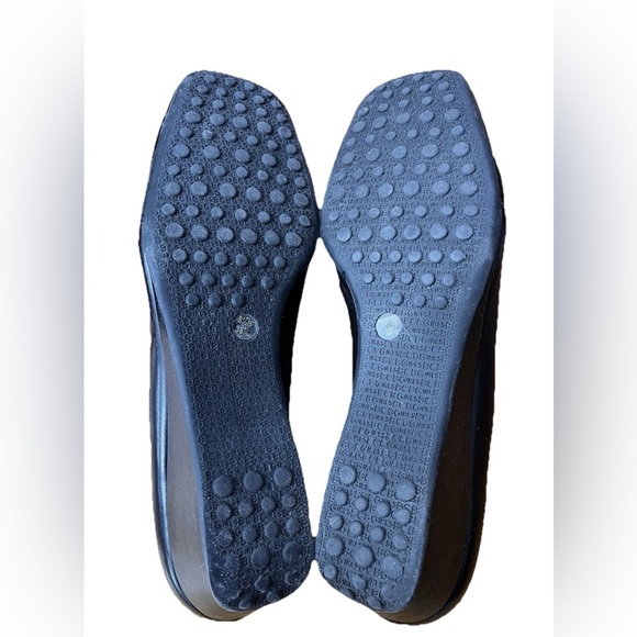 Womens BCBG Leather Wedge Pumps w/Silver Button Sz.8.5B "Odette" - Picture 5 of 5